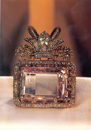 de Daria-e Noor (Zee van licht) diamant uit de collectie van de nationale juwelen van Iran bij de Centrale Bank van de Islamitische Republiek Iran