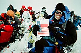 VVescovo on Everest Summit with Tx flag 052810