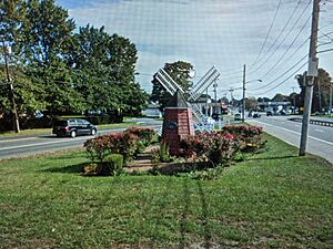 West Babylon windmill replica 20201120 121051