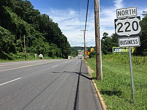 2017-06-27 11 58 21 View north along U.S. Route 220 Business (Memorial Boulevard) between Harris Court and Commonwealth Boulevard in Martinsville, Virginia