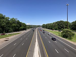 2021-06-16 15 18 31 View east along Interstate 80 (Bergen-Passaic Expressway) from the overpass for northbound New Jersey State Route 23 in Wayne Township, Passaic County, New Jersey