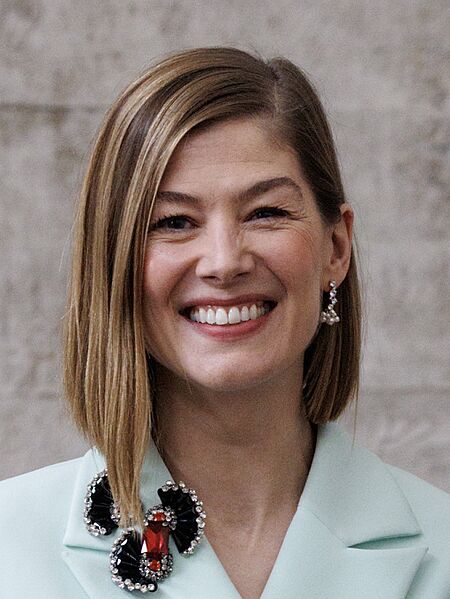 2026 Rosamund Pike (cropped)