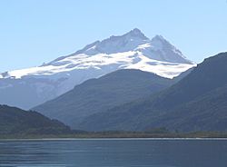 Cerro tronador desde lago mascardi 01b