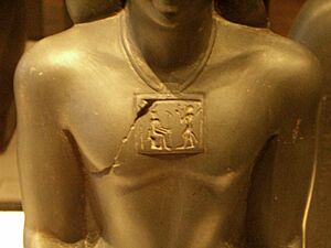 Détail du pectoral de la statue de Iâhmessaneith 55