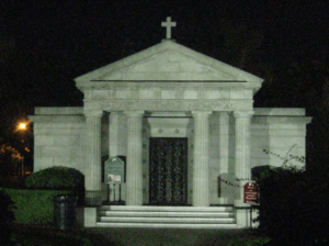 El campo mausoleum