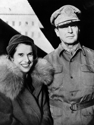 General Douglas MacArthur and Mrs Jean Marie MacArthur at Adelaide railway station, 20 March 1942f