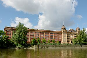 Harrods Furniture Depository 7073