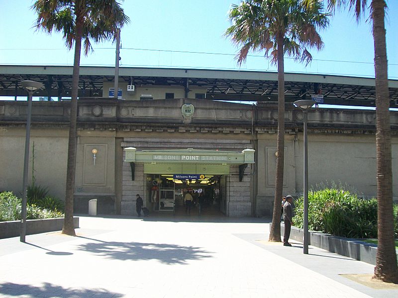 Milsons point railway sandstone entry