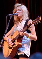 Nina Nesbitt 2014.jpg