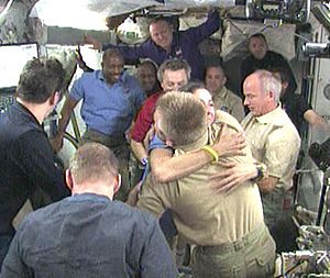 STS129main farewell