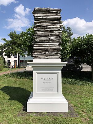 Statue of Marjolein Kriek (Q101023883) - 7