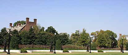 Statues of Coaches at Bryant-Danny-Stadium