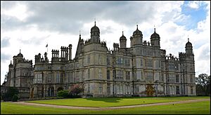 Vue extérieure de Burghley House Stamford UK avril2017 Lamiot 13