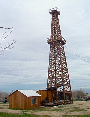 Wooden Derick - Kern West Oil Museum (3355730344)