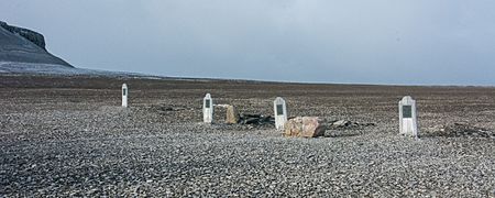 2018-09-30 01 Franklin Camp grave images, Nunavut Canada 2015-09-11