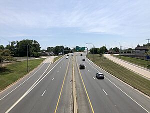 2022-07-24 12 51 47 View south along Delaware State Route 141 (Basin Road) from the overpass for West Highland Avenue in Newport, New Castle County, Delaware