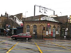 Bruce Grove railway station 1.jpg