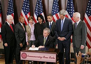 Bush signs Rosa Parks statue bill