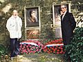 Charly Gaul et Fréderico Bahamontes en 1998 devant le Mémorial François et Nicolas Frantz 1 (cropped)