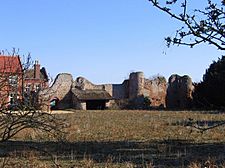 Claxton Castle ruins.jpg