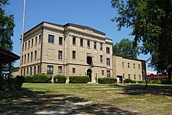 The Sevier County Courthouse is located in De Queen
