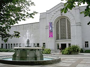Fountain and entrance to Central Library and Art Gallery, Southampton Civic Centre - geograph.org.uk - 25185