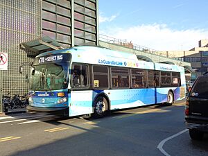 Jackson Hts Roosevelt Av 18 - Bus Terminal