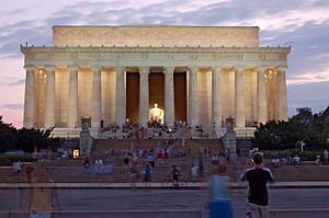 Lincolnmemorial by dusk