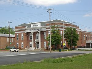 McLean County Courthouse in Calhoun