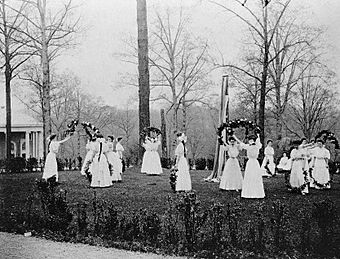 National-Park-Seminary-May-Day-1907.jpg
