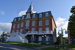Saint-Joseph-de-Beauce - édifice de l'ancien couvent des Soeurs de la Charité