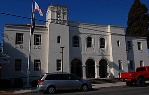 USA-Watsonville-Veterans Memorial Building (cropped)