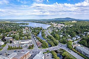 Vue aérienne du lac Boivin et de la rivière Yamaska