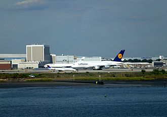110831 A380 JFK Airport New-York.JPG