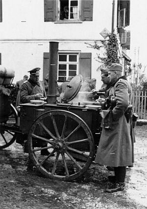 Bundesarchiv Bild 201-MA34-370-91-21, Hayingen, Soldaten an Feldküche