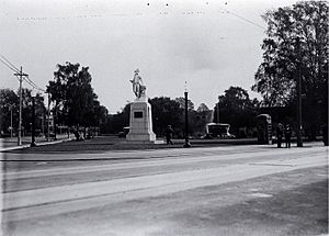 Cook Statue in Victoria Square, 1930s