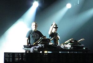 Lollapalooza Chile 2012 - The Crystal Method (7184526338) (cropped)