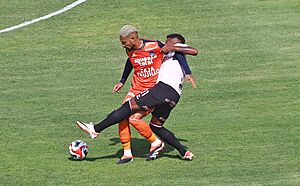 Paolo Guerrero jugando por la UCV vs Sport Boys