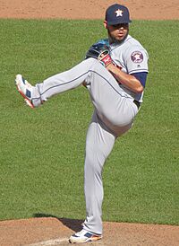 Roberto Osuna pitching for the Houston Astros in 2019 (Cropped)
