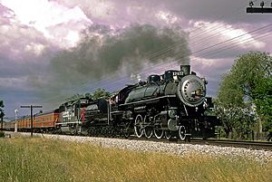 SP 2472 Coming into Paso Robles May 1994xRP - Flickr - drewj1946