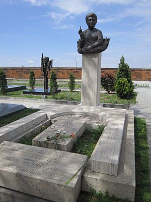 Silva Kaputikyan's tombstone in Komitas Pantheon