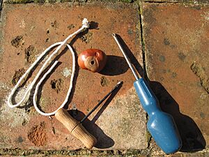 Stringing conkers