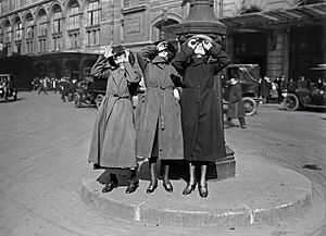 Agence Rol, L’éclipse, gare Saint-Lazare, 1921