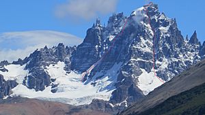 Cerro Castillo, Aysén left Italian route, right Supercouloire foto Felipe Alarcon