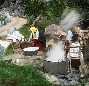 Clothes washing in the creek near Hotell Geiranger