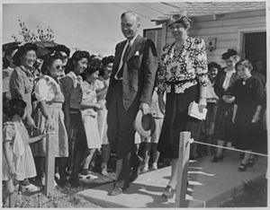Eleanor Roosevelt at Gila River, Arizona at Japanese,American Internment Center - NARA - 197094