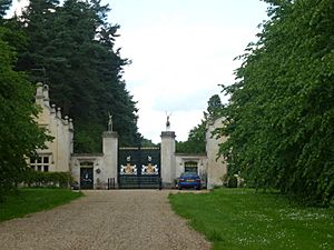 Gate, Exton Park (Geograph 3487144 by Bob Harvey)