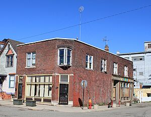 Mudgie's Deli exterior Detroit Michigan