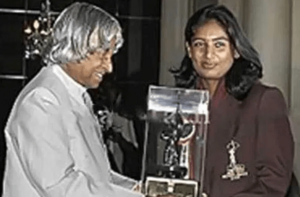 The President, Dr. A.P.J Abdul Kalam presenting the Arjuna Award, 2003 to Ms. Mithali Raj at Rashtrapati Bhavan, in New Delhi on 2003 (Low Resolution)