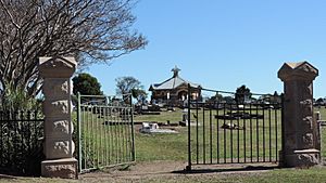 Warwick General Cemetery, gates, 2015 01.JPG